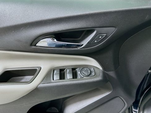 Used 2020 Chevrolet Equinox LS w/ LS Convenience Package image 15