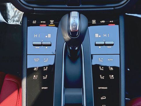 New 2026 Porsche Macan image 13