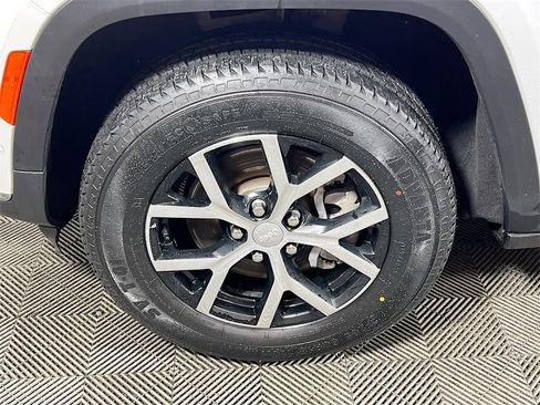 Used 2024 Jeep Grand Cherokee L Limited w/ Luxury Tech Group II image 28