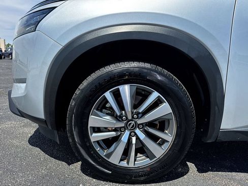 Used 2025 Nissan Pathfinder SL FWD image 10