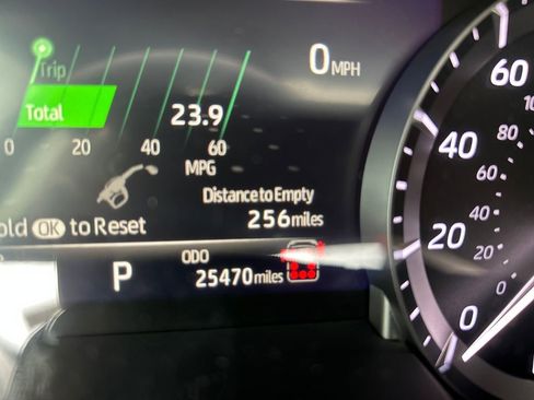 Used 2024 Toyota Highlander XLE image 10