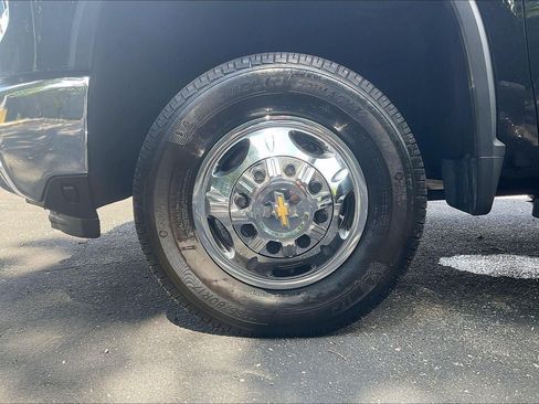 Used 2024 Chevrolet Silverado 3500 LTZ w/ LTZ Convenience Package AWD/4WD image 9