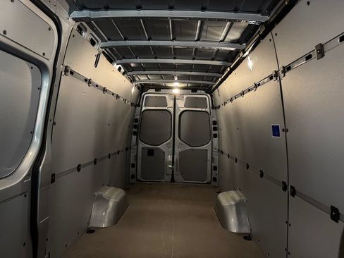 Used 2025 Mercedes-Benz Sprinter 3500 image 25