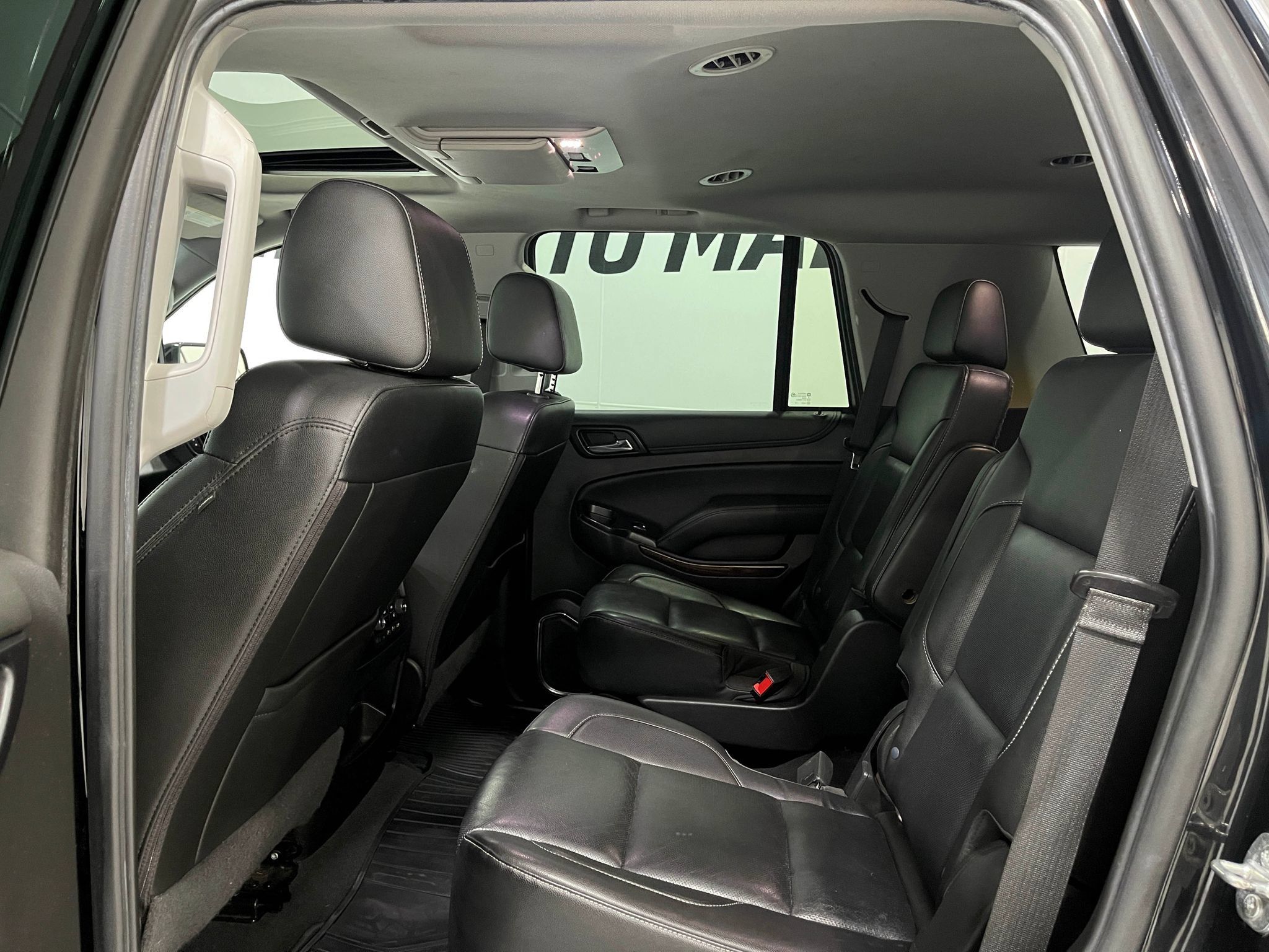 Used 2019 GMC Yukon SLT w/ Premium Edition AWD/4WD image 30