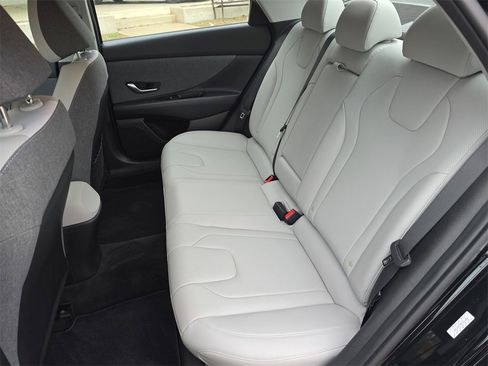 Certified 2022 Hyundai Elantra Limited image 13