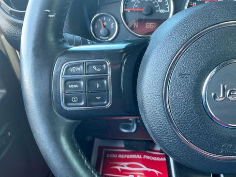 Used 2018 Jeep Wrangler Unlimited Rubicon image 26