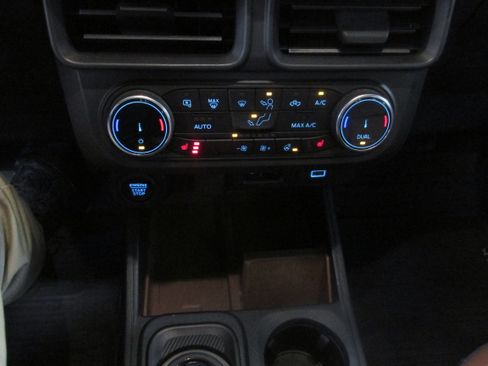Used 2023 Ford Maverick Lariat w/ Lariat Luxury Package AWD/4WD image 39