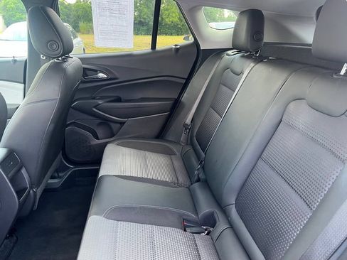 Used 2025 Chevrolet Trax LT FWD image 7