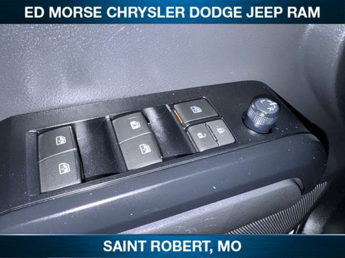 Used 2023 Toyota Tacoma SR image 18