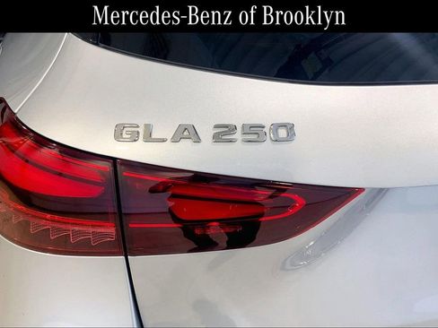 Used 2025 Mercedes-Benz GLA 250 4MATIC image 9