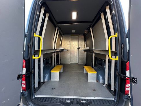 Used 2018 Mercedes-Benz Sprinter 2500 image 17