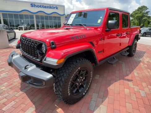Used 2024 Jeep Gladiator Sport AWD/4WD image 5
