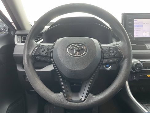 Used 2021 Toyota RAV4 XLE image 17