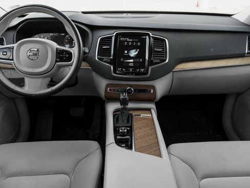 Used 2022 Volvo XC90 T6 Momentum w/ Advanced Package image 8