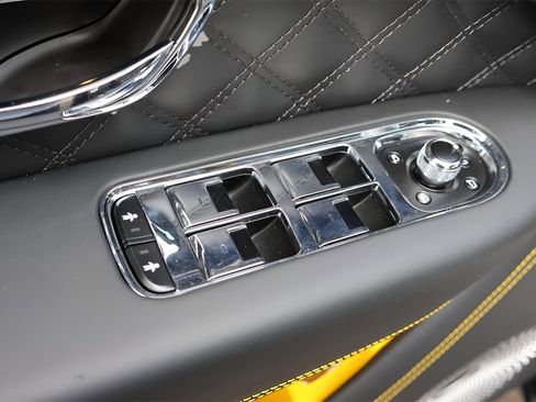 New 2025 Bentley Bentayga image 14