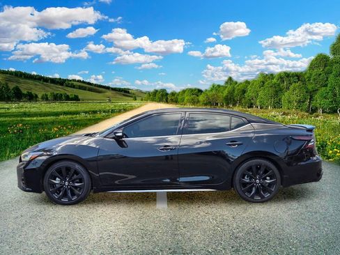 Used 2022 Nissan Maxima SR w/ Sport Mat Group FWD image 3