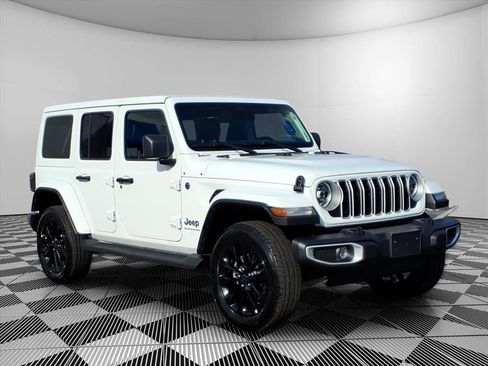 Used 2025 Jeep Wrangler Sahara image 1