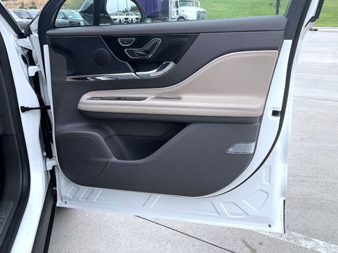 Used 2024 Lincoln Corsair FWD image 17