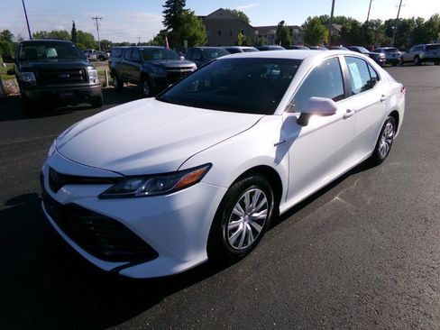 Used 2018 Toyota Camry LE image 4