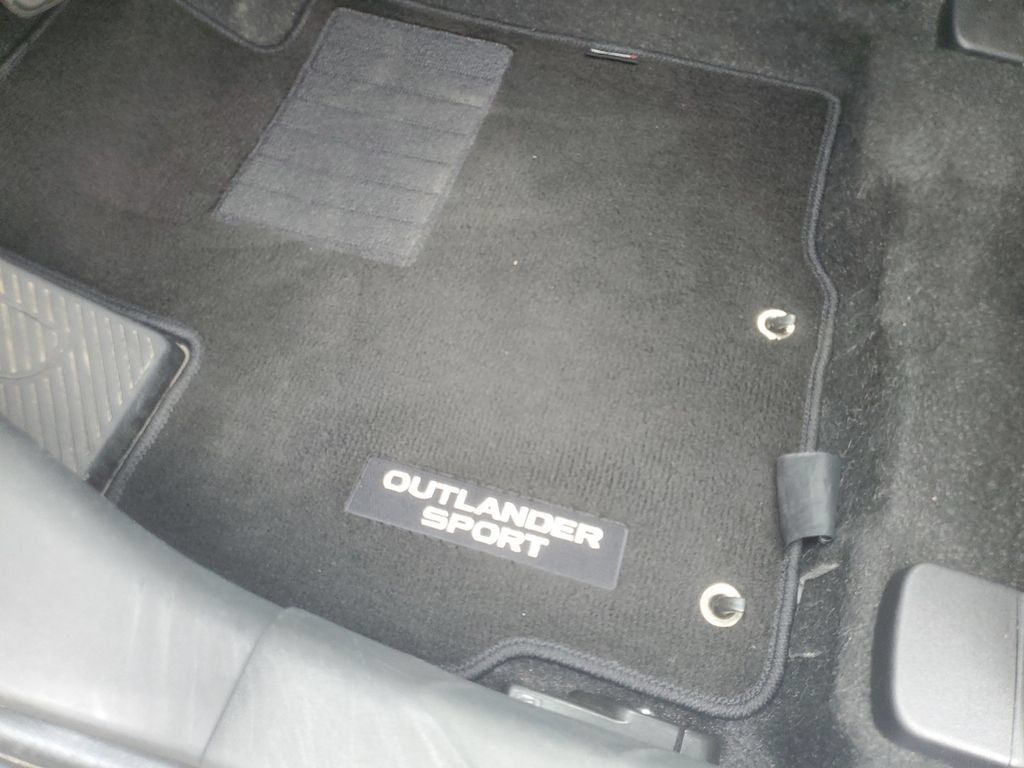 Used 2025 Mitsubishi Outlander Sport LE AWD/4WD image 27