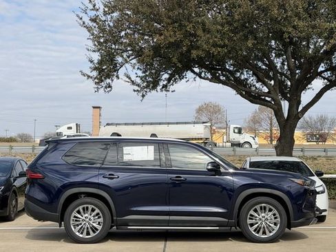 New 2026 Toyota Grand Highlander Platinum image 3