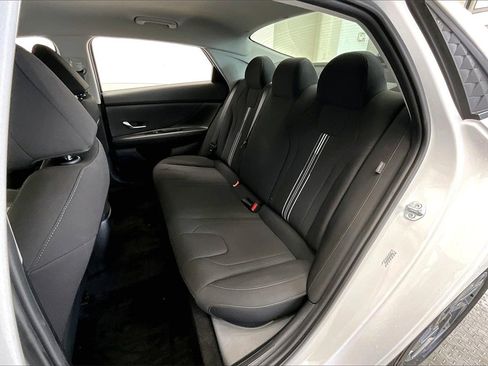 Certified 2024 Hyundai Elantra SEL image 25