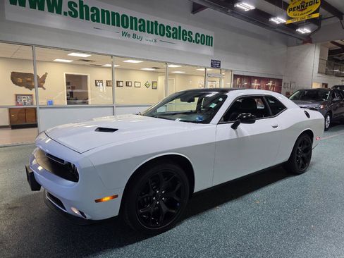 Used 2016 Dodge Challenger SXT Plus image 2