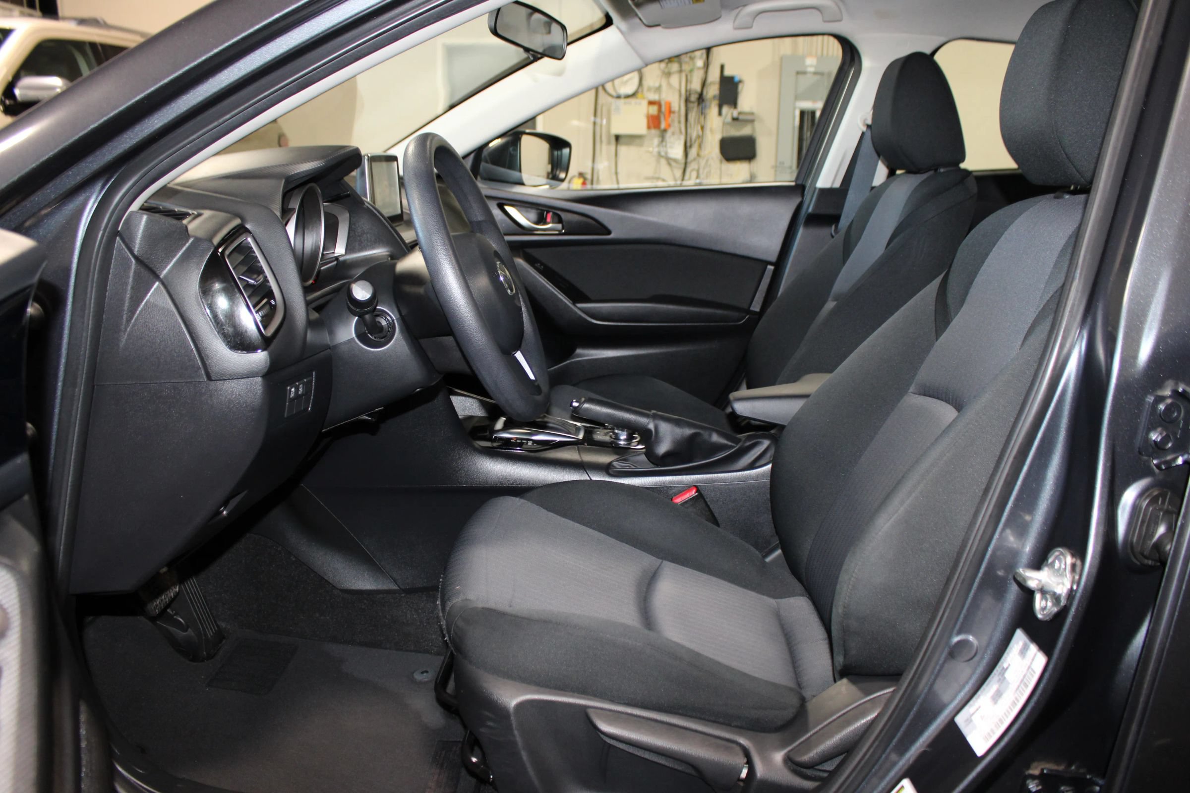 Used 2015 MAZDA MAZDA3 i Sport FWD image 8