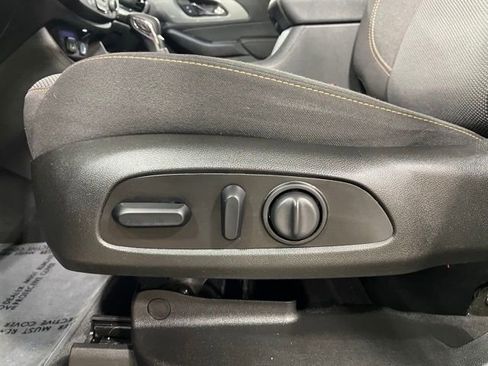 Certified 2021 Chevrolet Traverse LT image 9