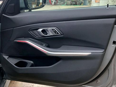 Used 2023 BMW 330e image 26