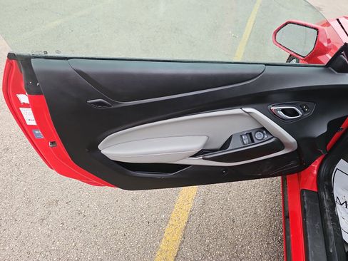 Used 2020 Chevrolet Camaro LT image 10