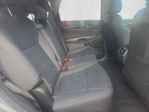 Used 2020 Kia Sorento LX FWD image 16