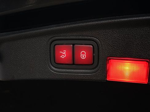 Used 2018 Mercedes-Benz C 300 Coupe image 19