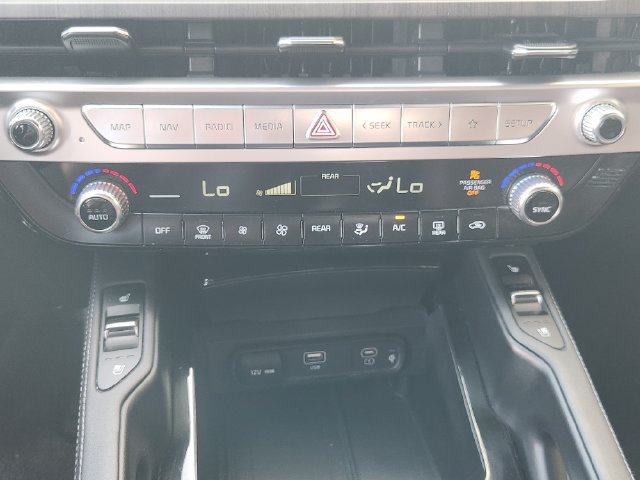 Used 2023 Kia Telluride EX w/ EX Captain's Chair Package FWD image 17