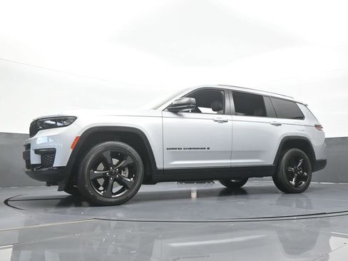 Used 2023 Jeep Grand Cherokee L Laredo RWD image 56