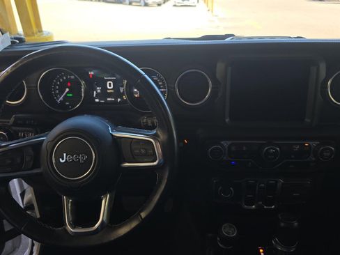 Used 2022 Jeep Wrangler Unlimited Sahara w/ Cold Weather Group image 9