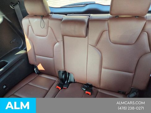 Used 2025 Kia Telluride SX w/ SX Captain's Chair Package FWD image 4