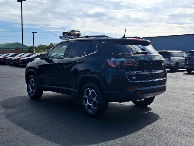 Used 2022 Jeep Compass Trailhawk w/ Trailhawk Convenience Group AWD/4WD image 4