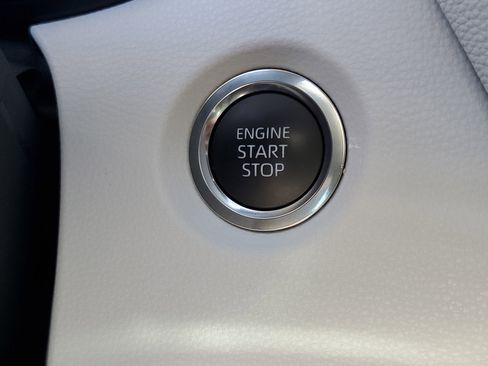 Used 2025 Toyota Corolla SE image 27