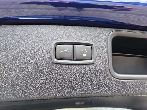 Certified 2023 Porsche Macan AWD/4WD image 25