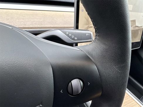 Used 2023 Tesla Model Y Long Range image 27