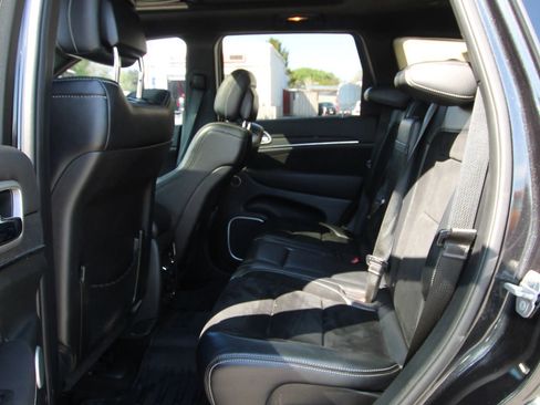 Used 2015 Jeep Grand Cherokee SRT w/ Luxury Group II image 11