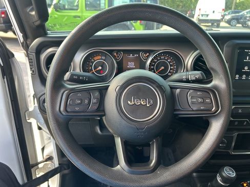 Used 2022 Jeep Wrangler Unlimited Sport image 15
