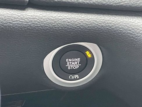 New 2026 Chrysler Pacifica Select FWD image 39