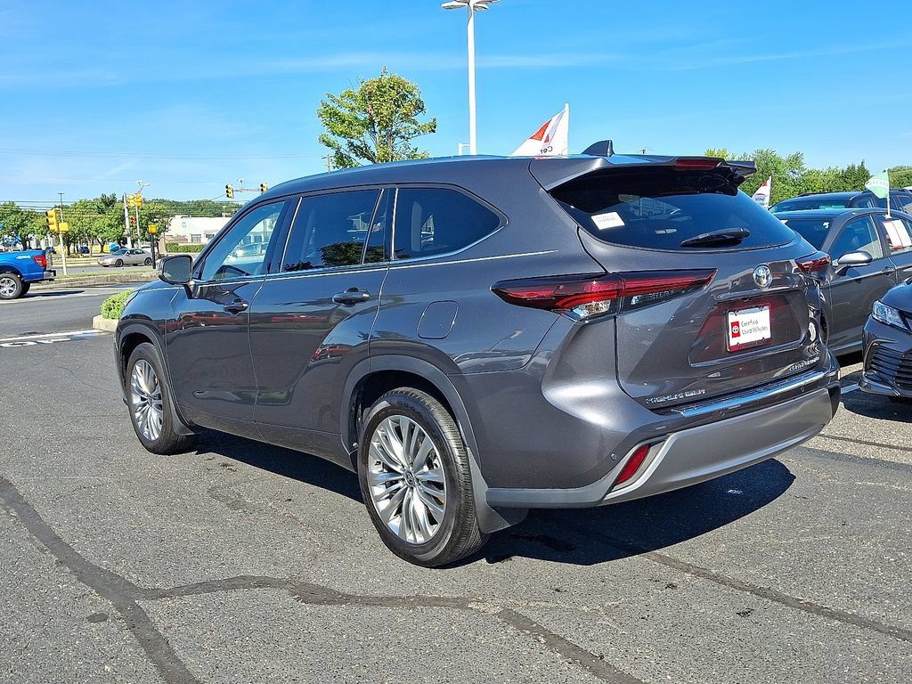 Used 2025 Toyota Highlander Platinum AWD/4WD image 4