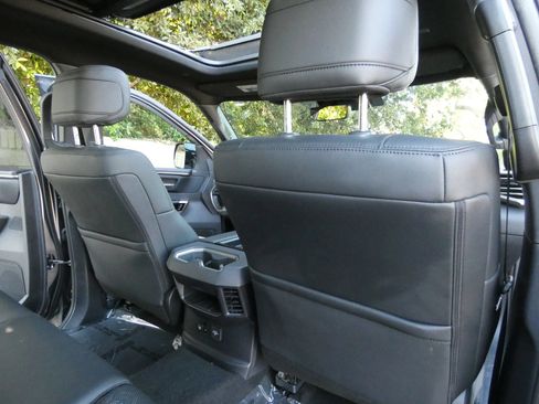 Used 2025 Toyota Tundra Limited AWD/4WD image 46