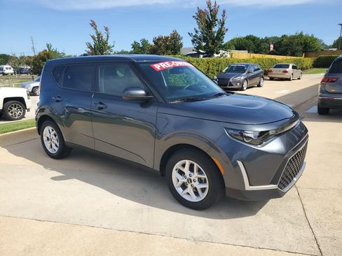 Used 2025 Kia Soul LX FWD image 8