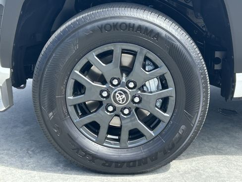 Certified 2026 Toyota 4Runner SR5 AWD/4WD image 8
