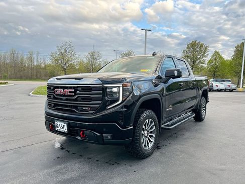Used 2023 GMC Sierra 1500 AT4 w/ AT4 Premium Package AWD/4WD image 1