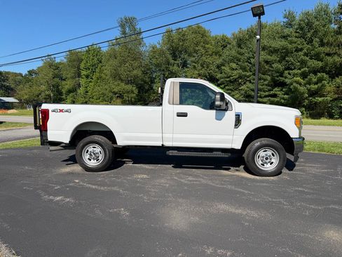 Used 2017 Ford F250 XL w/ Power Equipment Group AWD/4WD image 4